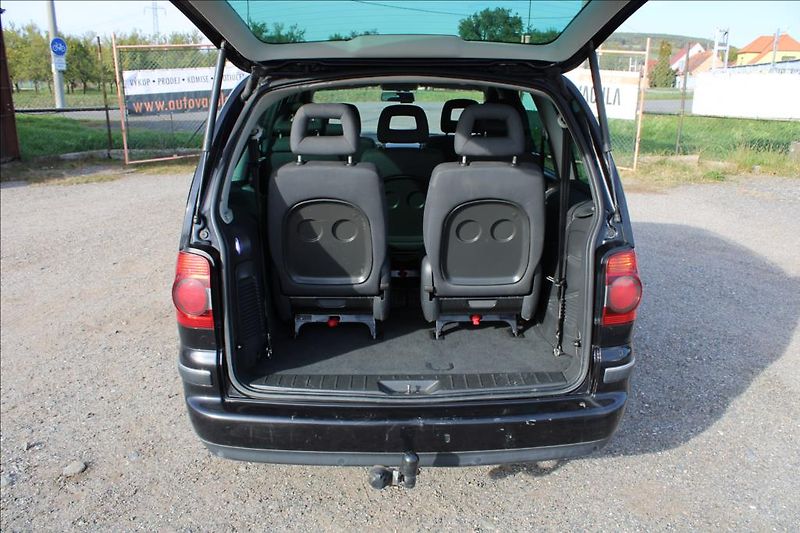 Volkswagen Sharan 1,9 TDi  TAŽNÉ,XENONY,7-MÍST - fotka 16 z 31