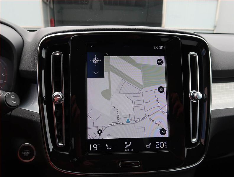 Volvo XC40 (2019) D4 AWD - fotka 16 z 24