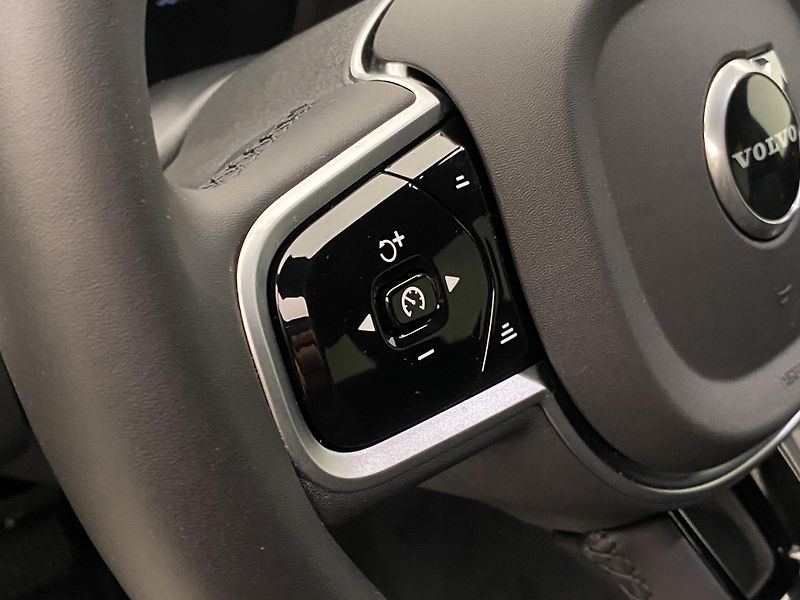 Volvo XC60 T6 AWD RECHARGE BLACK EDITION - fotka 20 z 61