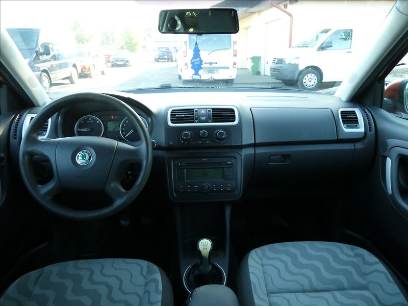 Škoda Fabia 1,4 TDi 59kW klima, závěs - fotka 18 z 39