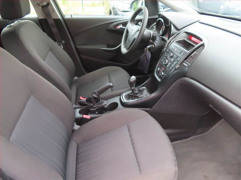 Opel Astra (2010) 1.4 16V, za skvělou cenu - fotka 9 z 16