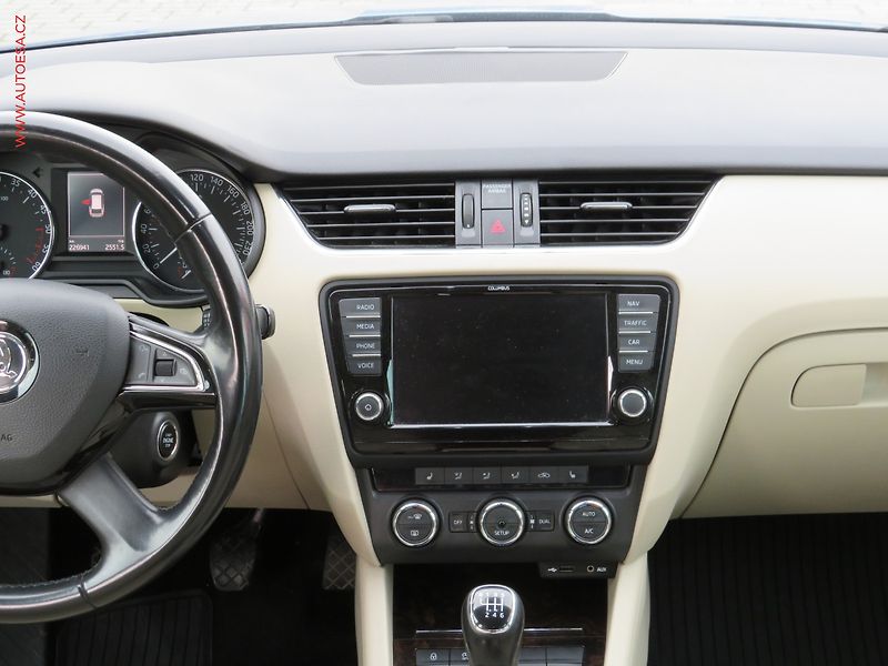 Škoda Octavia (2013) 2.0TDi, Elegance, bixen, navi - fotka 11 z 36