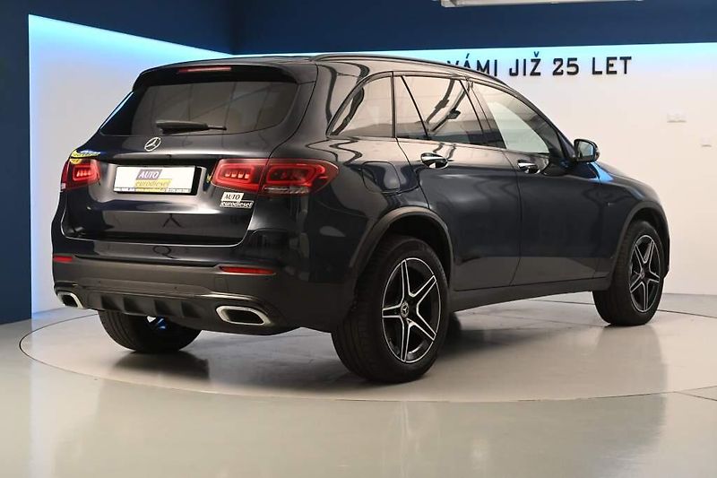 Mercedes-Benz GLC (2021) 2.0 4Matic 9G-TRONIC AMG Line - fotka 5 z 39