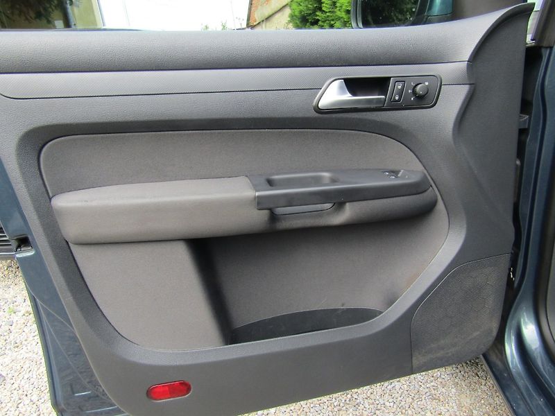 Volkswagen Caddy (2015) MAXI 1.6 TDI 75kW  7 MÍST - fotka 18 z 44