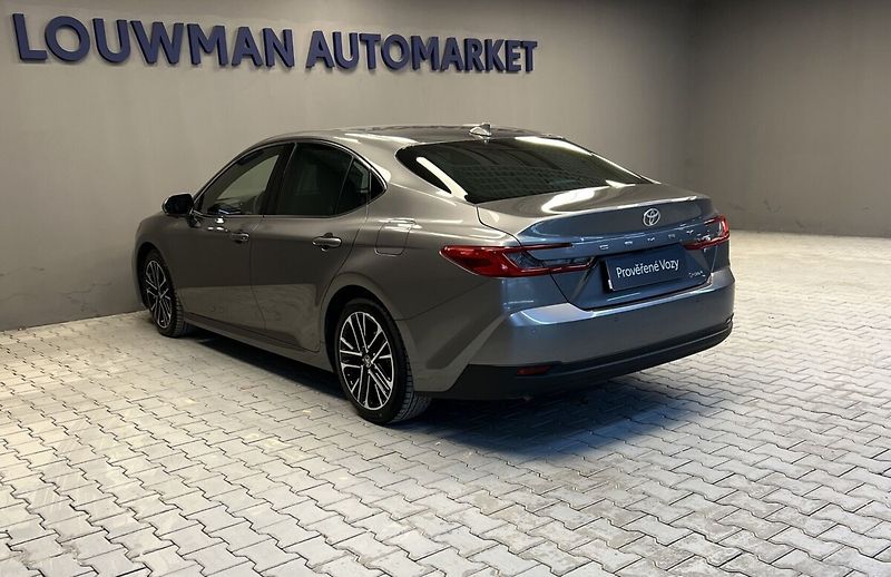 Toyota Camry 2.5 Hybrid AT EXECUTIVE - fotka 15 z 16