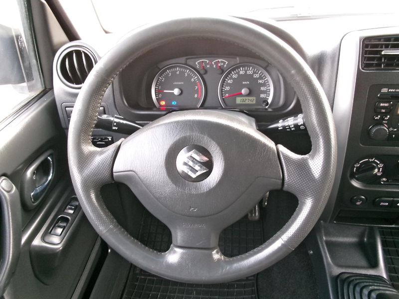 Suzuki Jimny (2006) 1,3i KLIMA ALU VÝHŘEV TAŽNÉ - fotka 20 z 34