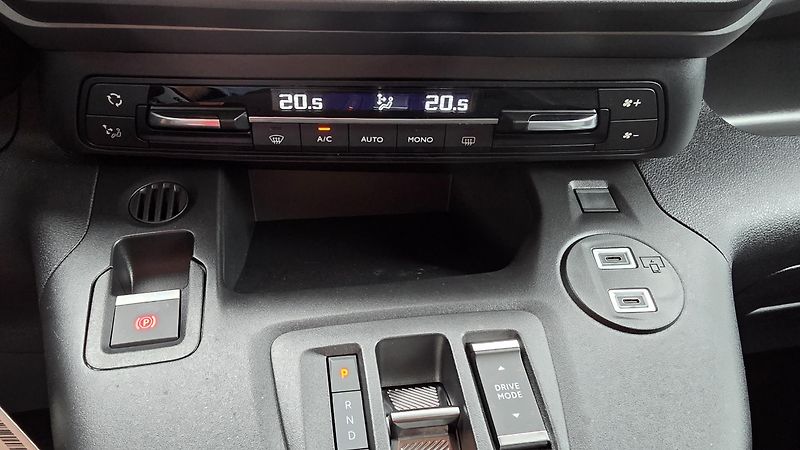 Opel Combo (2026) 1.5 CDTi 96kW AT8 Elegance 7m - fotka 28 z 33