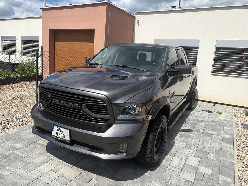 Dodge RAM (2018) DODGE RAM 5,7 HEMI - fotka 9 z 13