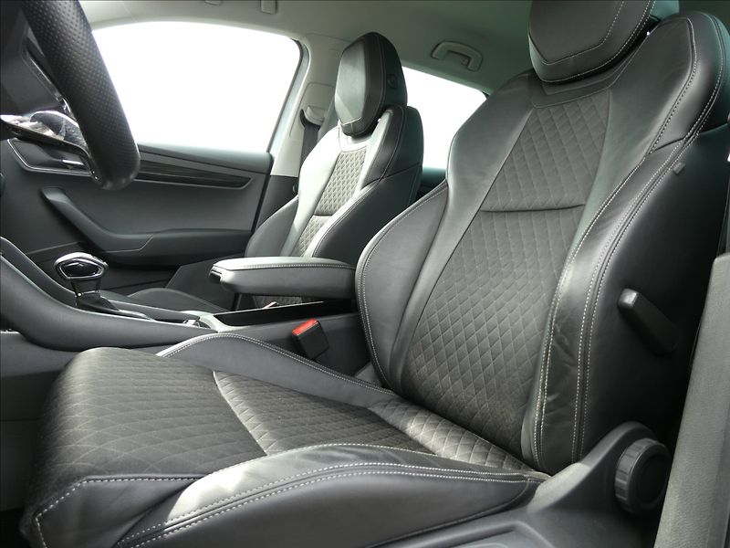 Škoda Karoq 2,0 TDi 110kW,DSG,4x4,1majitel - fotka 35 z 45