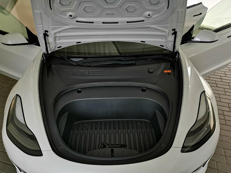 Tesla Model 3 (2021) 377KW Performance 39tkm DPH  - fotka 28 z 28