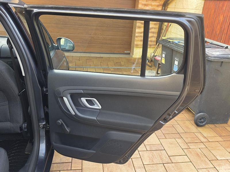 Škoda Fabia II 1.4i 16V AMBIENTE*2x SADA* - fotka 32 z 55