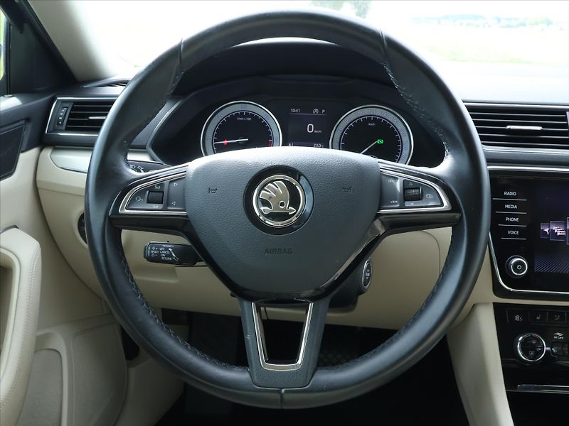 Škoda Superb 2,0 TDI 140kW DSG 4x4 Style CZ - fotka 27 z 35