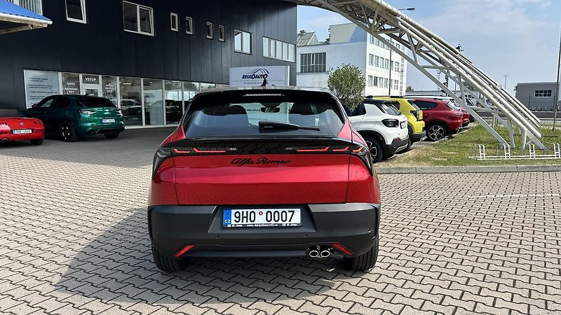 Alfa Romeo Junior 1.2T 145k Ibrida - fotka 7 z 14