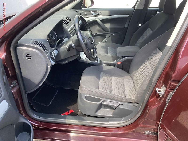 Škoda Octavia (2011) 1.2 TSi, Ambition, DSG, TZ - fotka 9 z 17