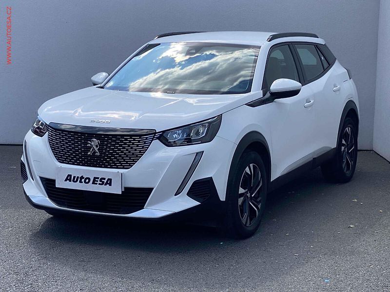 Peugeot 2008 (2020) 1.2 PT, Allure, navi, kamera - fotka 3 z 18