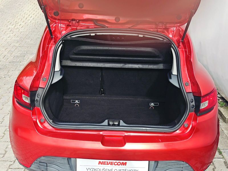 Renault Clio (2015) 1,2 16V 54 kW Limited - fotka 9 z 40