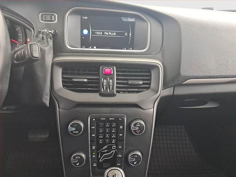 Volvo V40 (2016) 2.0 D2, Automat, Serv.kniha - fotka 12 z 17