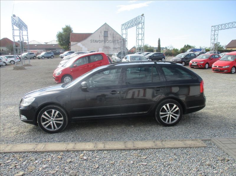 Škoda Octavia 1,4 TSI, serviska,tažné,1.maj, - fotka 4 z 32
