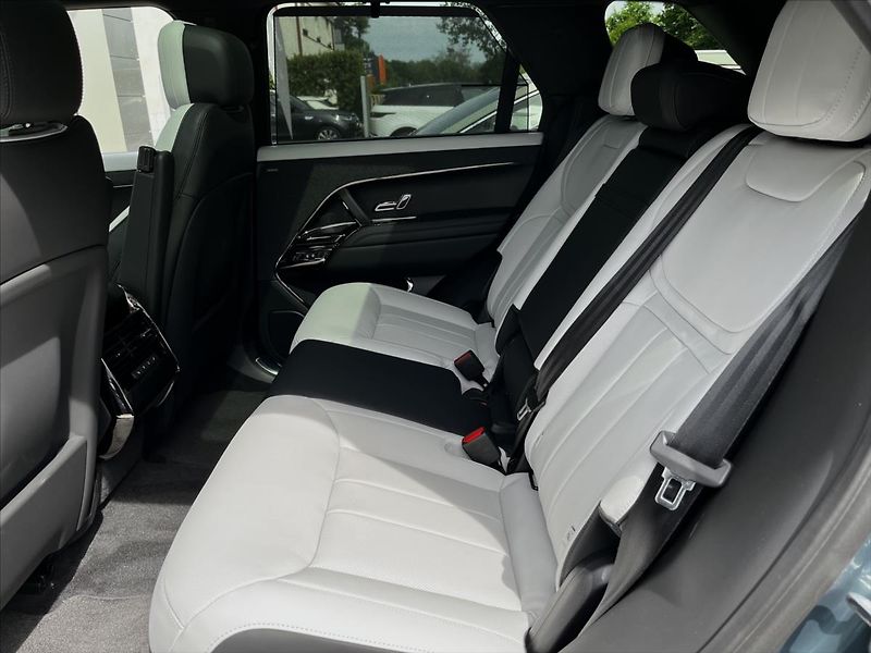 Land Rover Range Rover Sport (2026) 3,0 Dynamic SE D250 AWD - fotka 18 z 22