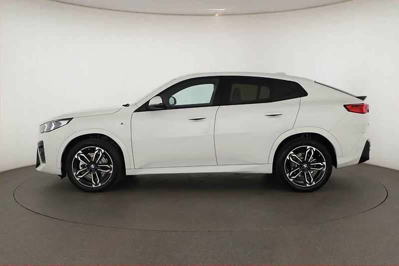 BMW X2 (2025) sDrive20i - fotka 3 z 25