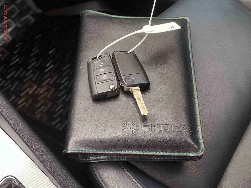 Škoda Octavia (2013) 1.6 TDi, DSG, park.čidla - fotka 23 z 23