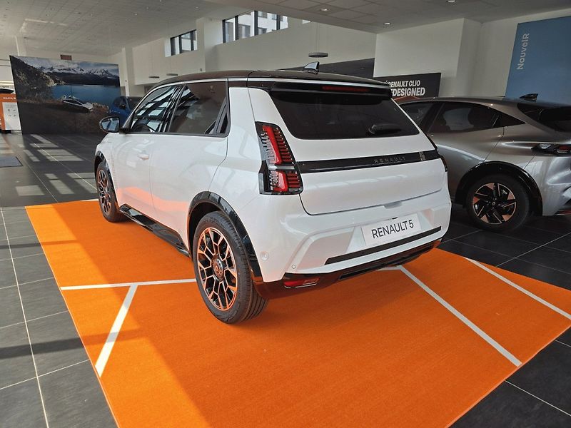 Renault 5 E-TECH (2026) Roland-Garros 150 k comfort ra - fotka 3 z 7