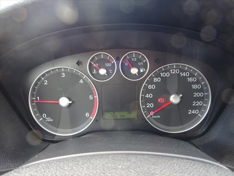 Ford Focus 2,0 TDi 100 kW - fotka 18 z 21