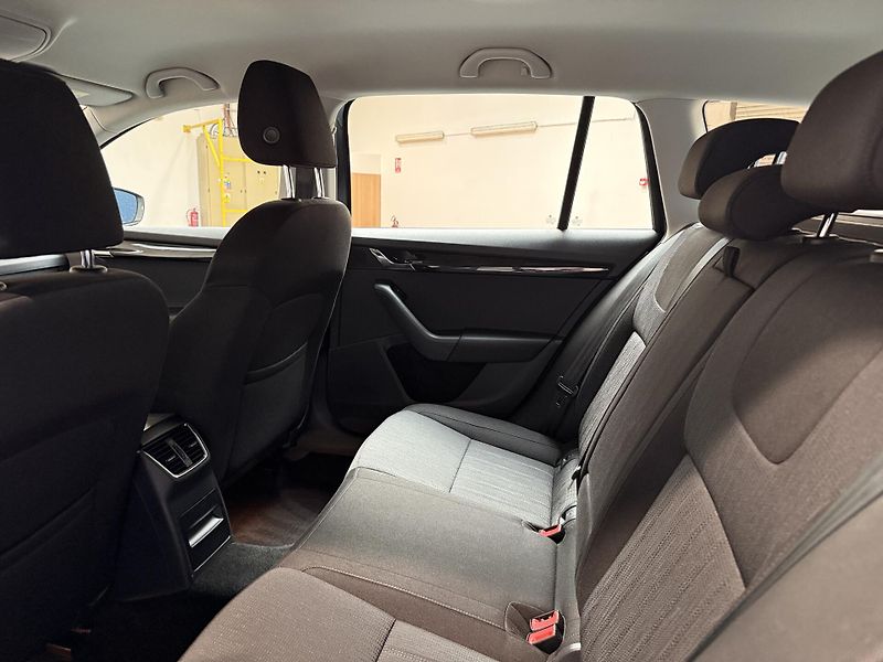 Škoda Octavia 2.0 TDI 110kW DSG Style Combi - fotka 10 z 12