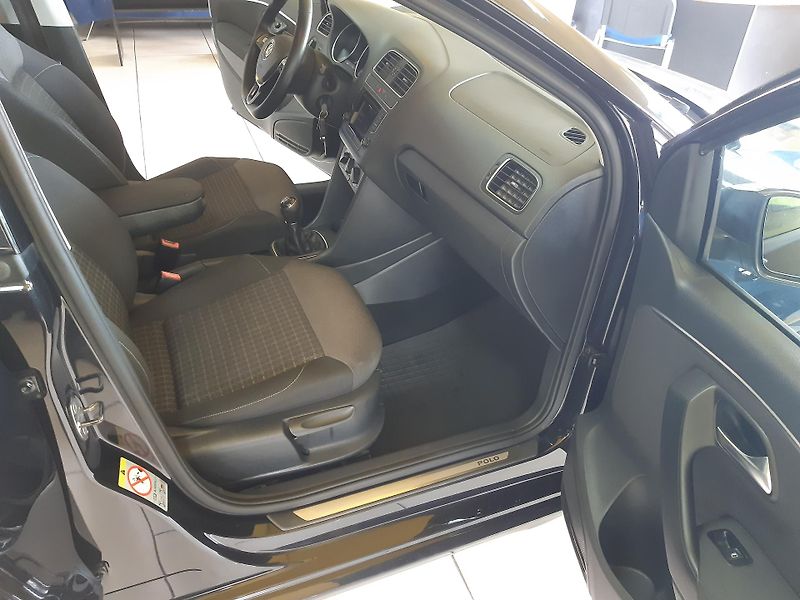 Volkswagen Polo 1.2 TSI KLIMA NOVE ROZVODY - fotka 18 z 20