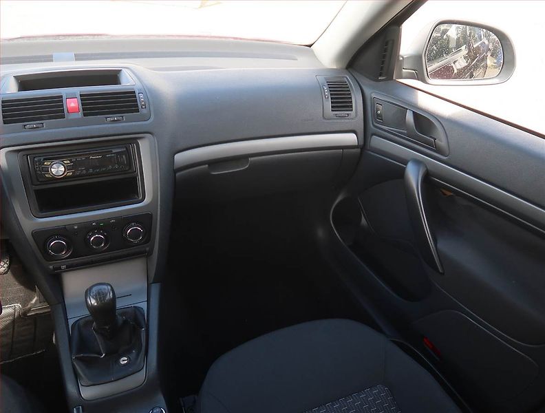Škoda Octavia (2011) 1.6, ČR,1.maj, Serv.kniha - fotka 8 z 15