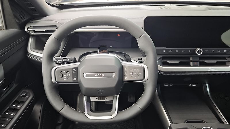 Jeep Compass (2026) Altitude hybrid 145PS automat  - fotka 28 z 39