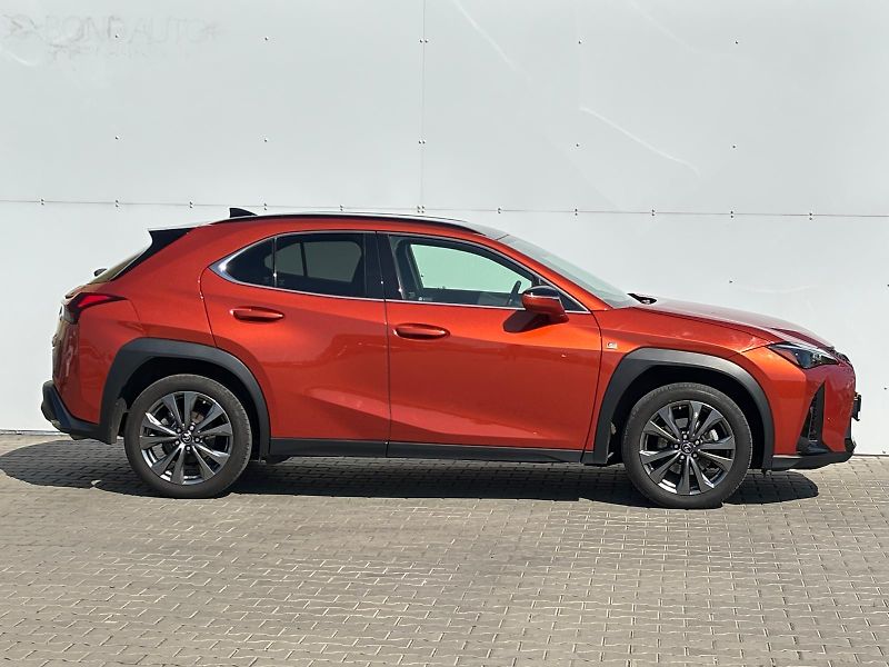 Lexus UX 250h 2,0 HSD F Sport Design AWD - fotka 8 z 29