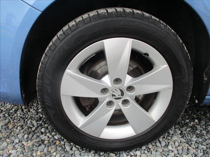 Škoda Fabia 1,2 TSI, aut.klima,serv.kniha, - fotka 28 z 44