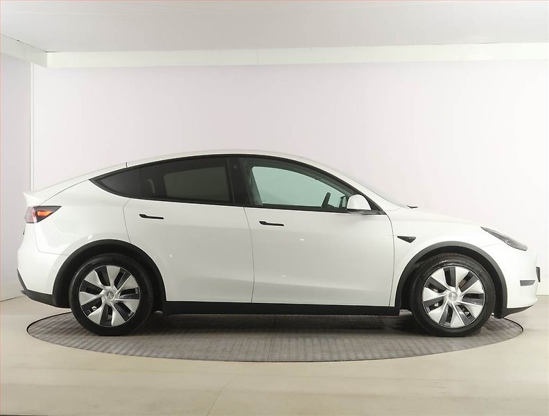 Tesla Model Y (2022) Long Range AWD 79kWh, SoH 91% - fotka 6 z 33