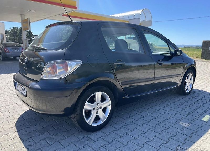 Peugeot 307 2,0 16V - fotka 4 z 9