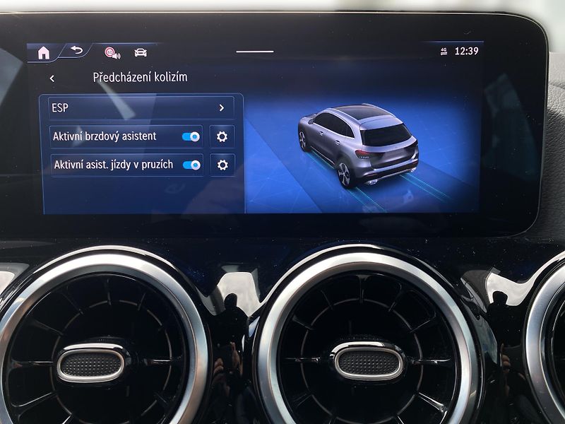 Mercedes-Benz GLA 180 d Progressive Advanced - fotka 21 z 27