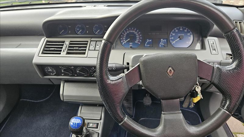 Renault Clio 2,0 16V RHD  WILLIAMS2 - fotka 17 z 21