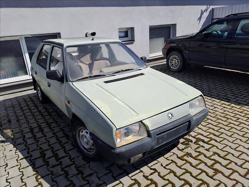 Škoda Favorit 1,3 ECO UHRAZENO 1.MAJITEL  13 - fotka 2 z 9