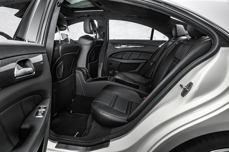 Mercedes-Benz CLS 63 AMG 4M, Designo Carbon H&K - fotka 17 z 28