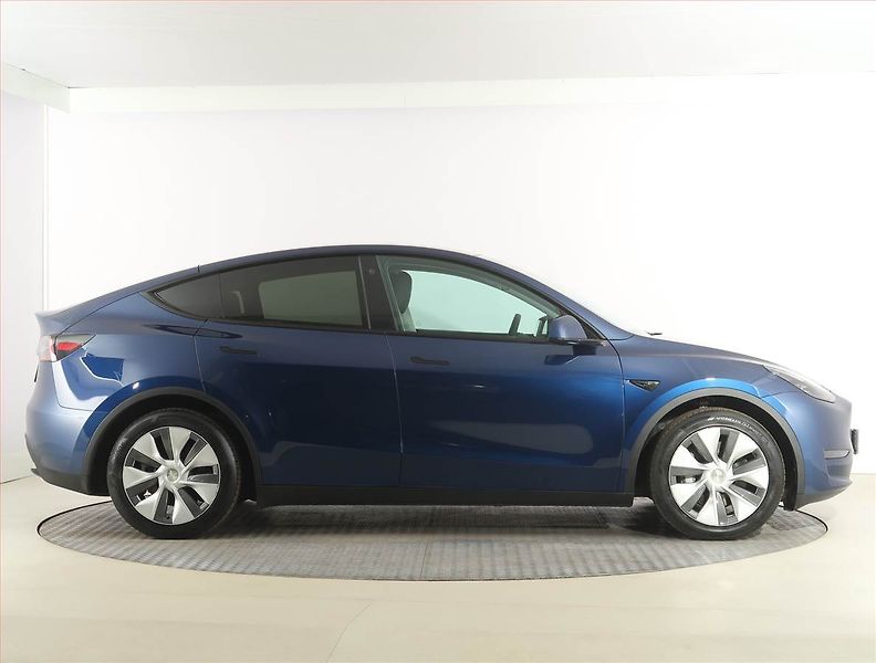 Tesla Model Y (2023) Long Range AWD 79kWh, SoH 93% - fotka 6 z 33