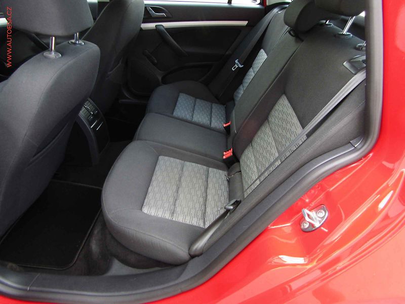 Škoda Octavia (2010) 1.2 TSi, ČR, Ambiente - fotka 10 z 15