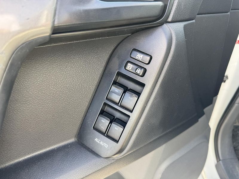 Toyota Land Cruiser 3.0 D-4D 127 kW AUT Tažné - fotka 25 z 36