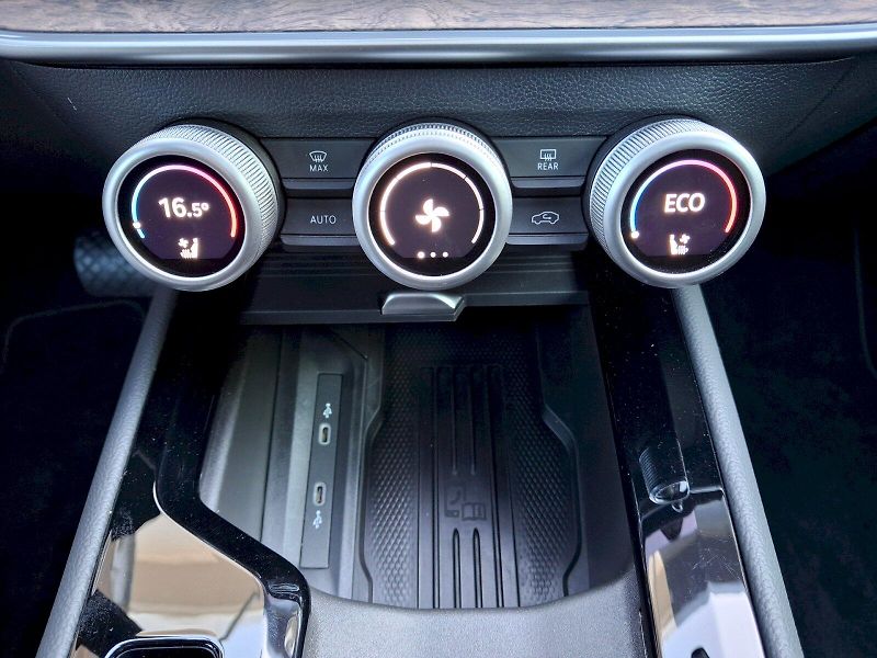 Škoda Superb (2025) Combi iV L&K DSG 1,5TSi 150kW - fotka 30 z 35