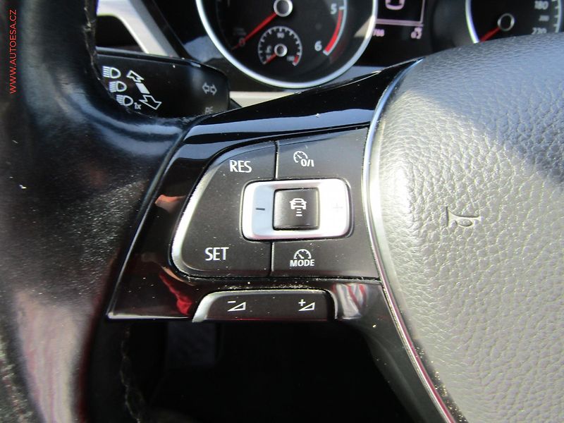 Volkswagen Touran (2016) 2.0 TDi, ČR, Klima - fotka 17 z 18