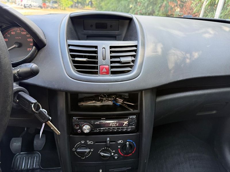 Peugeot 207 (2010) 1.4i, 54kw Původ ČR - fotka 18 z 20