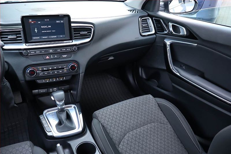 Kia Ceed (2018) Gold 1.4 T-GDI, Automat - fotka 8 z 20