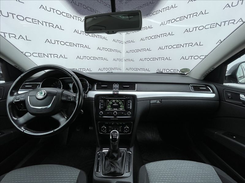 Škoda Superb 2,0 TDi,103kW,STK 6/28 - fotka 18 z 23