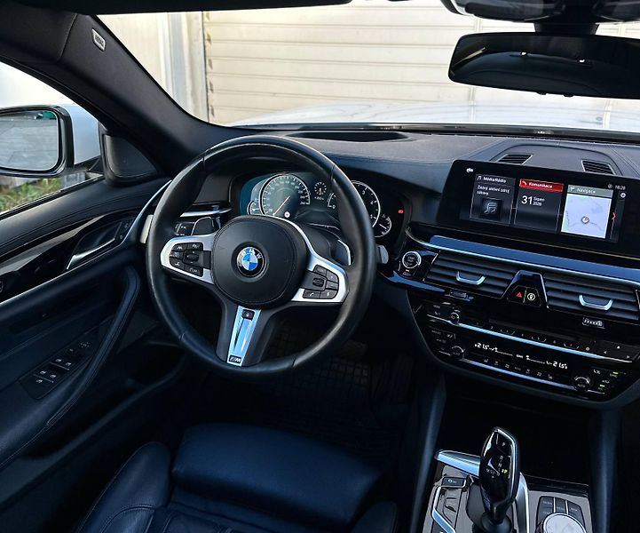 BMW Řada 5 (2016) G30 XDRIVE SPORT-LINE SEDAN CZ - fotka 17 z 41
