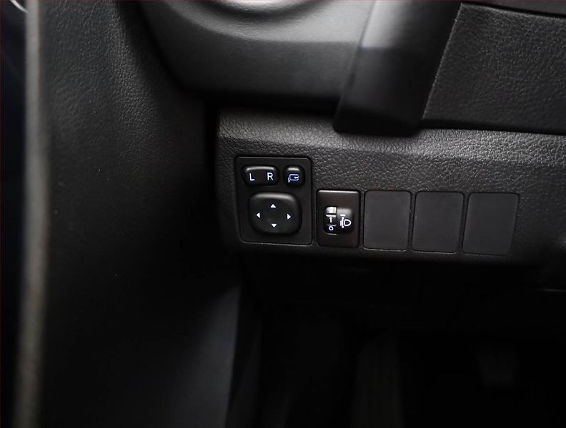 Toyota Auris (2015) 1.6 Valvematic, ČR,1.maj - fotka 16 z 18