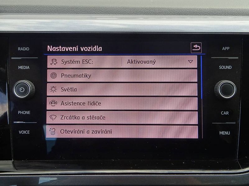 Volkswagen Polo (2018) 1,0 TSi/ 85kW Highline - fotka 10 z 26